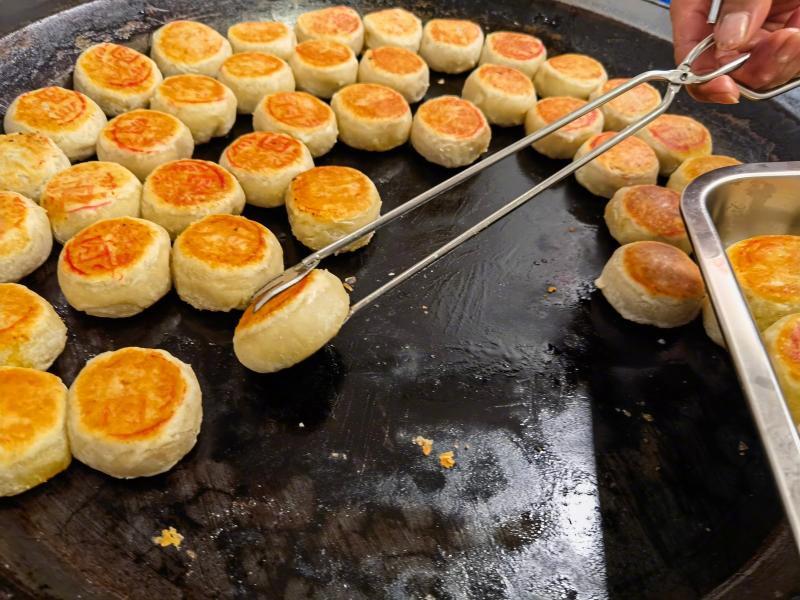 對月餅進行安全抽檢，讓消費者放心食用